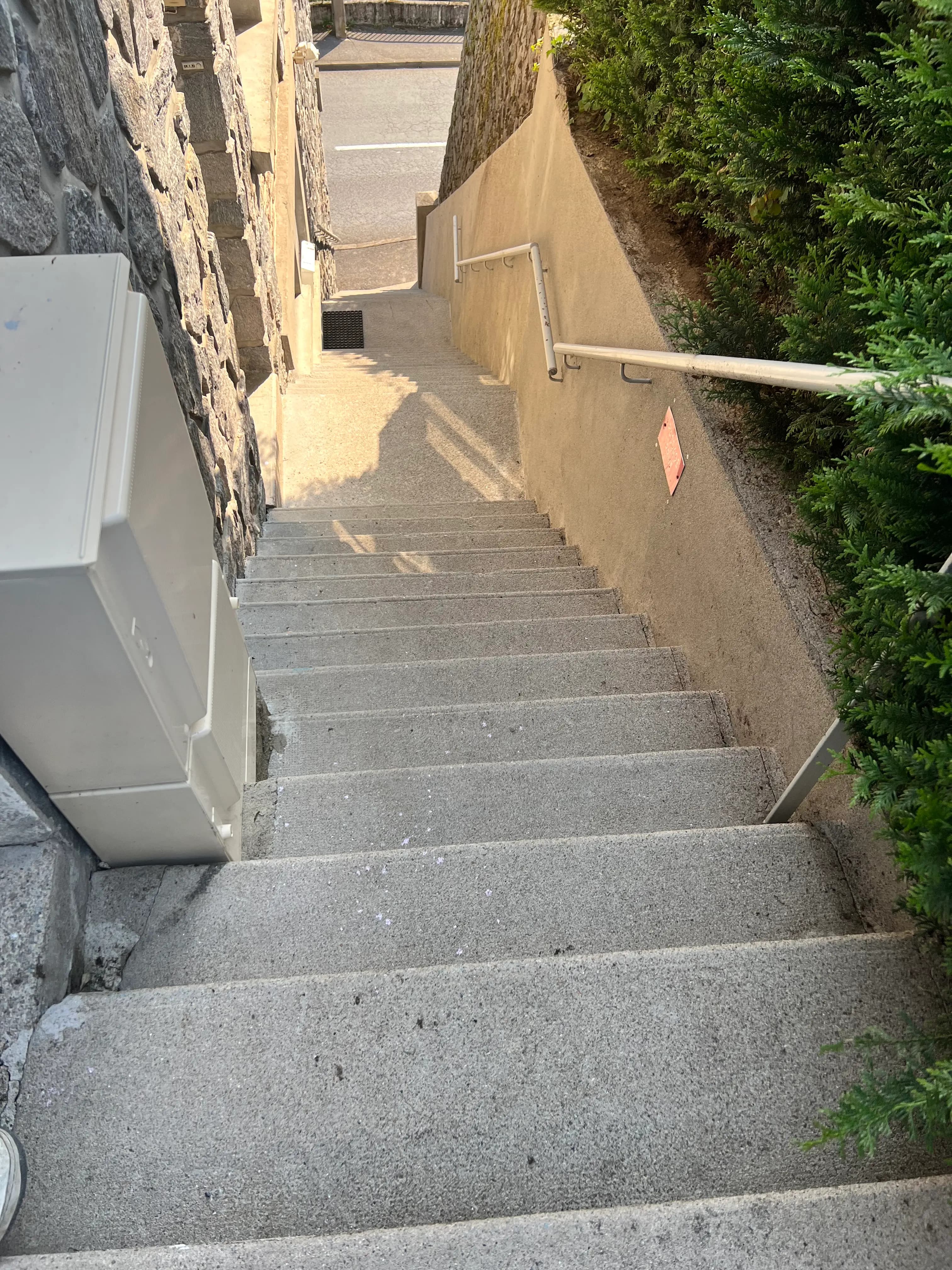 Pignon de maison repeint après préparation