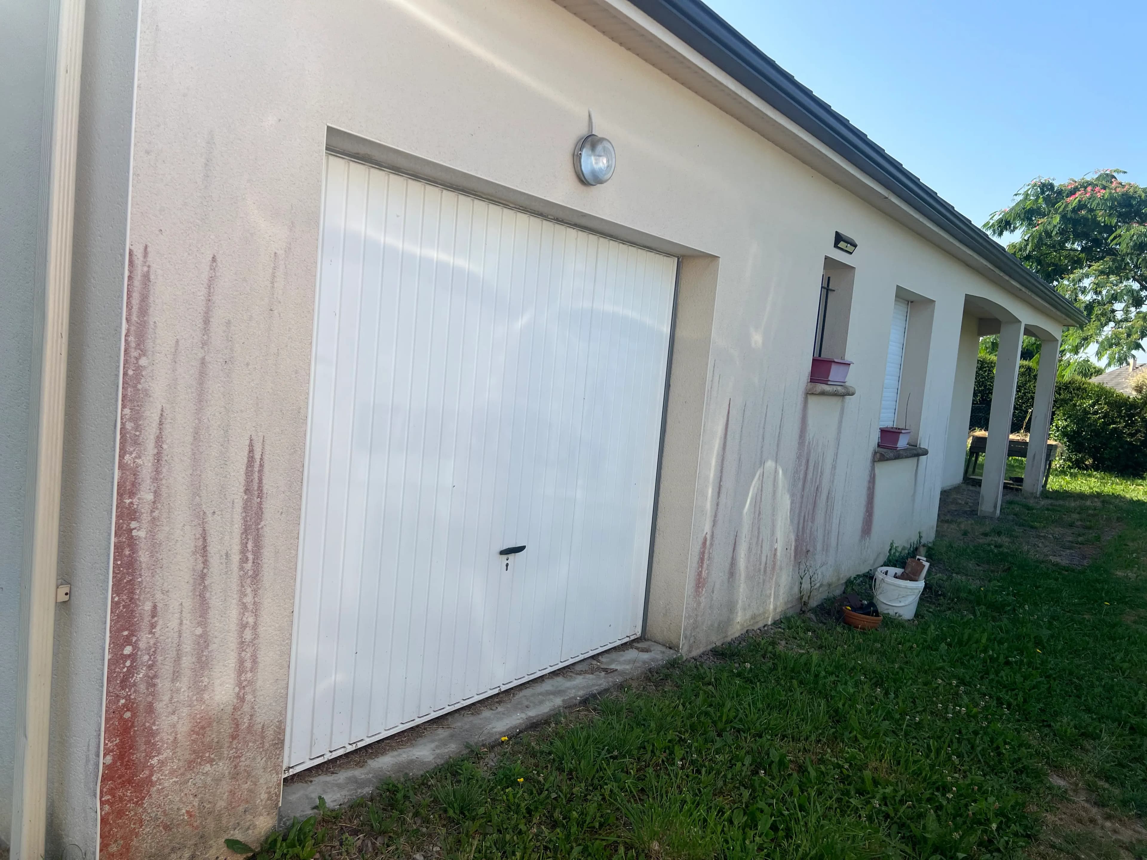 Vue sur une toiture nécessitant un traitement